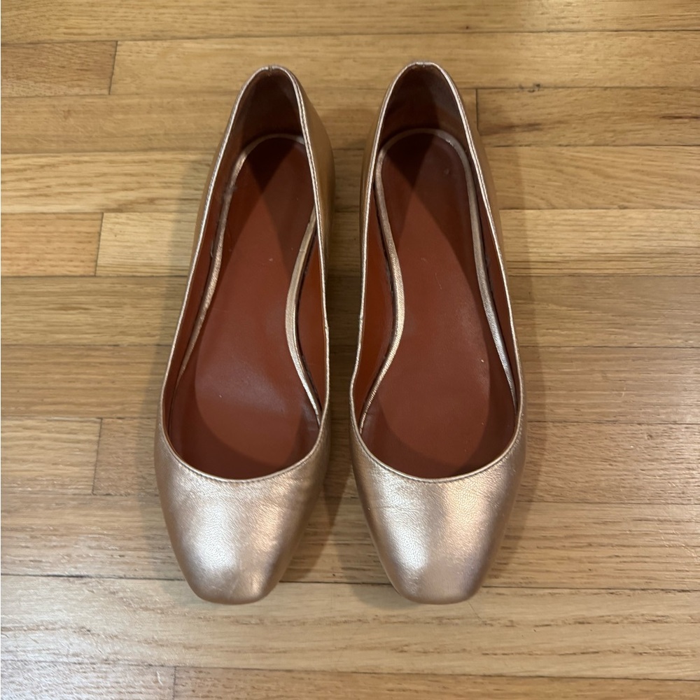 Elegant Brass Leather Women's Flats Size 6